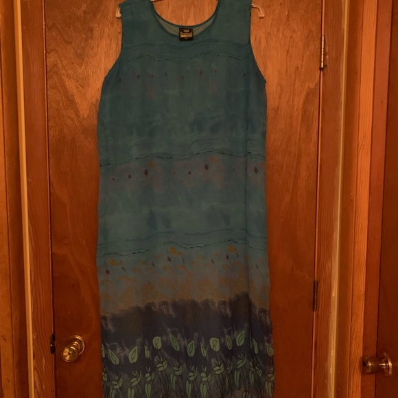 Dress - Picture 3 of 3